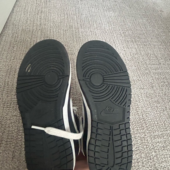 Boys- Nikes. Size 2. Only worn twice. Almost new condition. - Picture 3 of 3